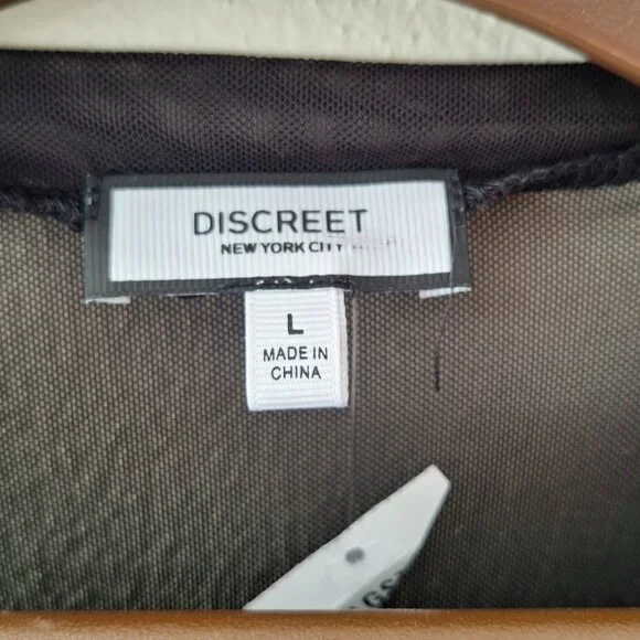 Sheer Mesh sleeved top.  Distressed w/graphic of skull.  NWT. Women's Large - Picture 4 of 4